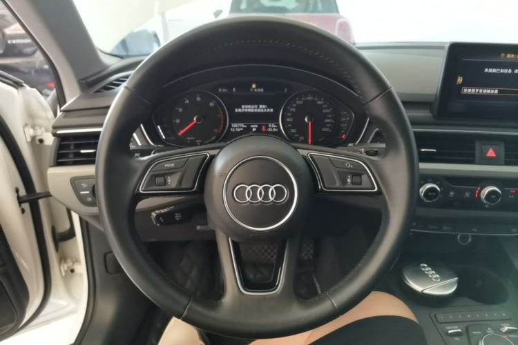 Used Audi A4L 2018 30th Anniversary Edition 40 TFSI Trendy Model Steering Wheel