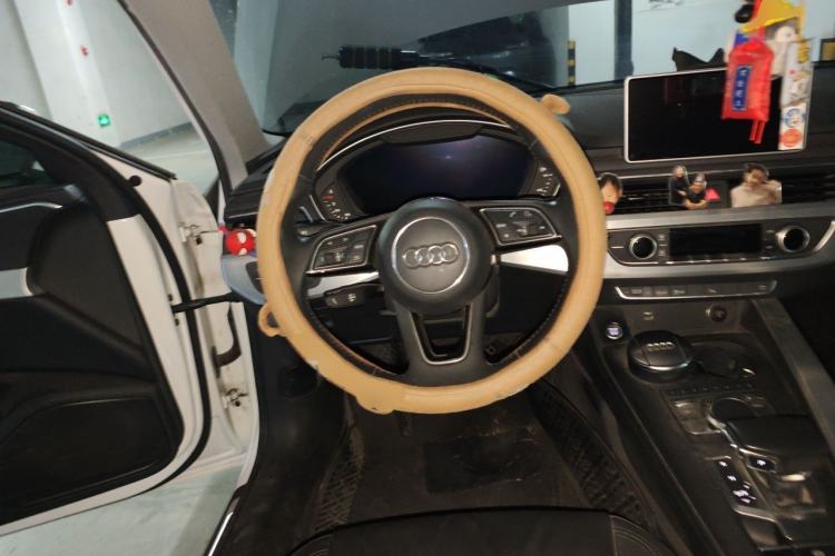 Used Audi A4L 2018 30th Anniversary Edition 40 TFSI Fashion Model Steering Wheel