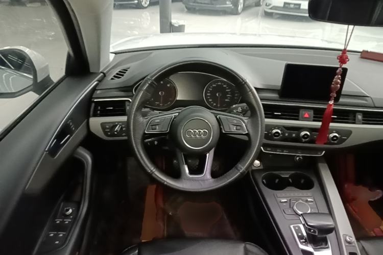 Used Audi A4L 2018 30th Anniversary Edition 40 TFSI Trendy Model Steering Wheel