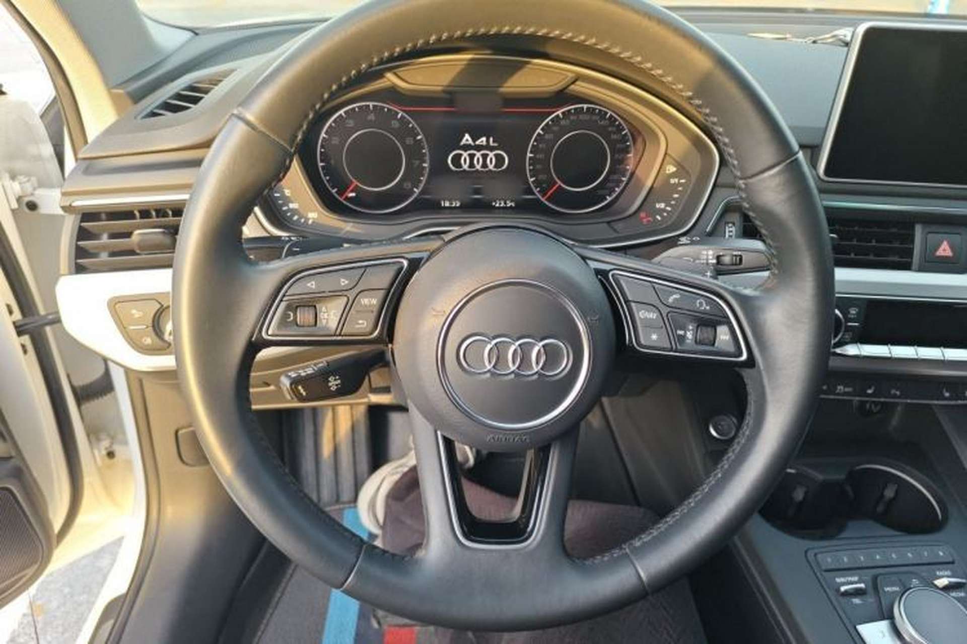 Used Audi A4L 2018 30th Anniversary Edition 40 TFSI Fashion Model Steering Wheel