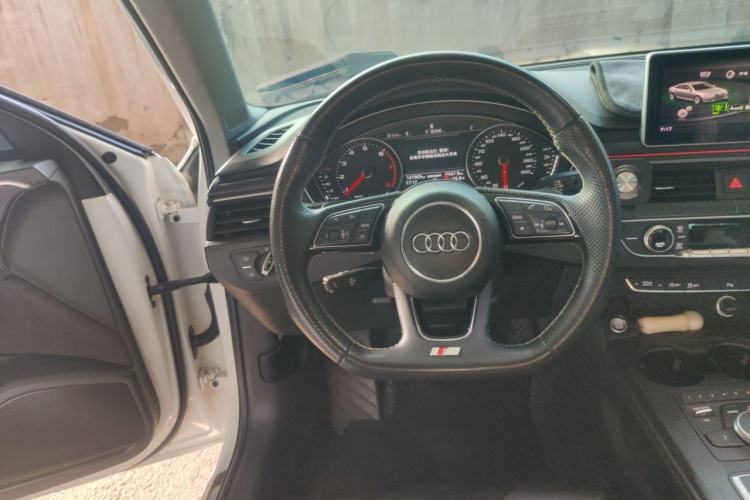 Used Audi A4L 2018 30th Anniversary Edition 30 TFSI Ambition Model Steering Wheel