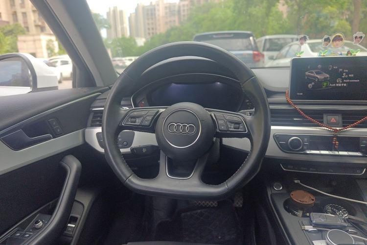 Used Audi A4L 2018 30th Anniversary Edition 40 TFSI Fashion Model Steering Wheel