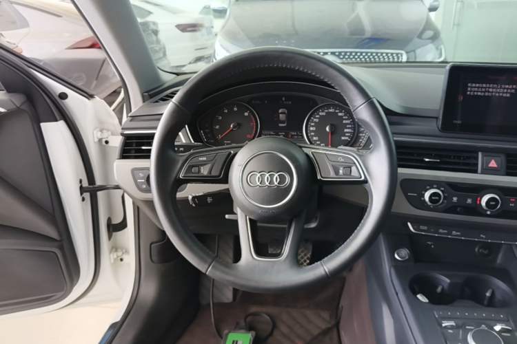 Used Audi A4L 2018 30th Anniversary Edition 40 TFSI Trendy Model Steering Wheel