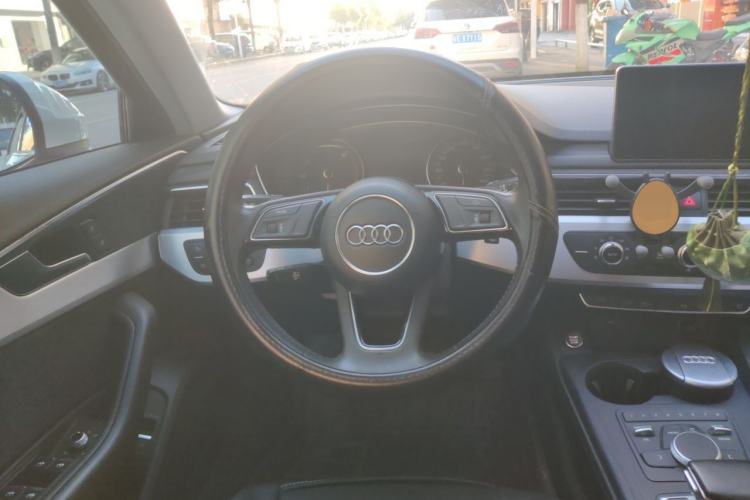Used Audi A4L 2018 30th Anniversary Edition 40 TFSI Trendy Model Steering Wheel