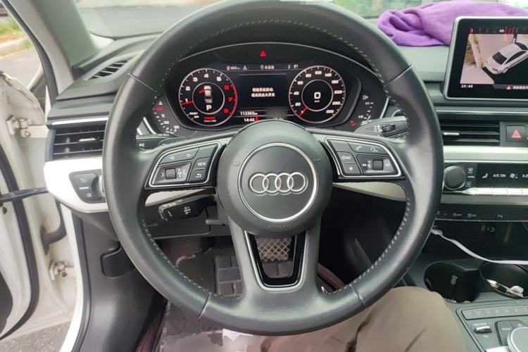 Used Audi A4L 2018 30th Anniversary Edition 40 TFSI Fashion Model Steering Wheel