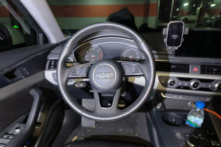 Used Audi A4L 2018 30th Anniversary Edition 30 TFSI Ambition Model Steering Wheel