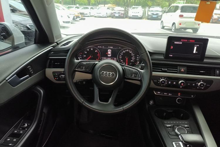Used Audi A4L 2018 30th Anniversary Edition 40 TFSI Trendy Model Steering Wheel