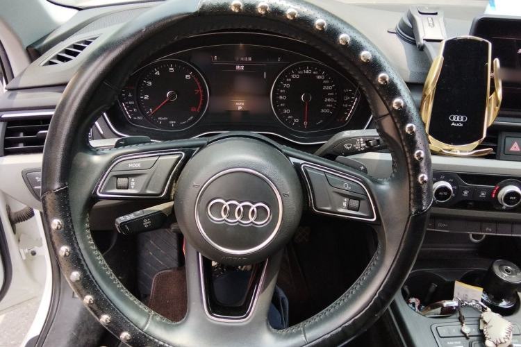 Used Audi A4L 2018 30th Anniversary Edition 40 TFSI Trendy Model Steering Wheel