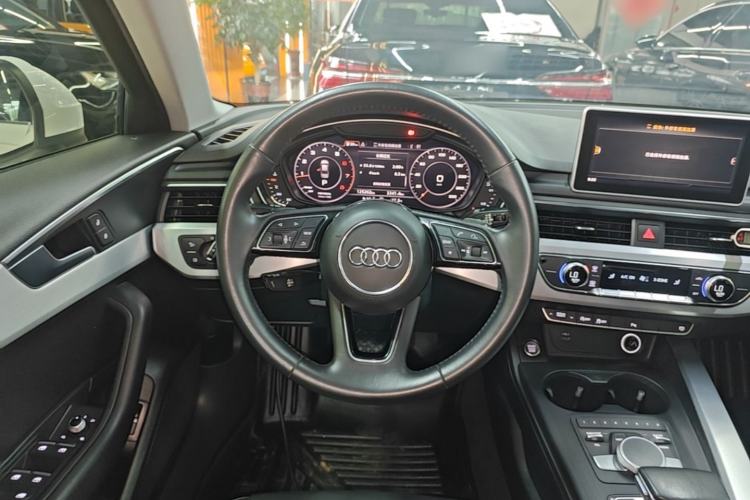 Used Audi A4L 2018 30th Anniversary Edition 40 TFSI Fashion Model Steering Wheel