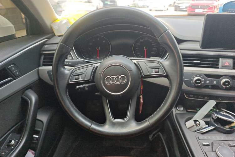 Used Audi A4L 2018 30th Anniversary Edition 40 TFSI Trendy Model Steering Wheel