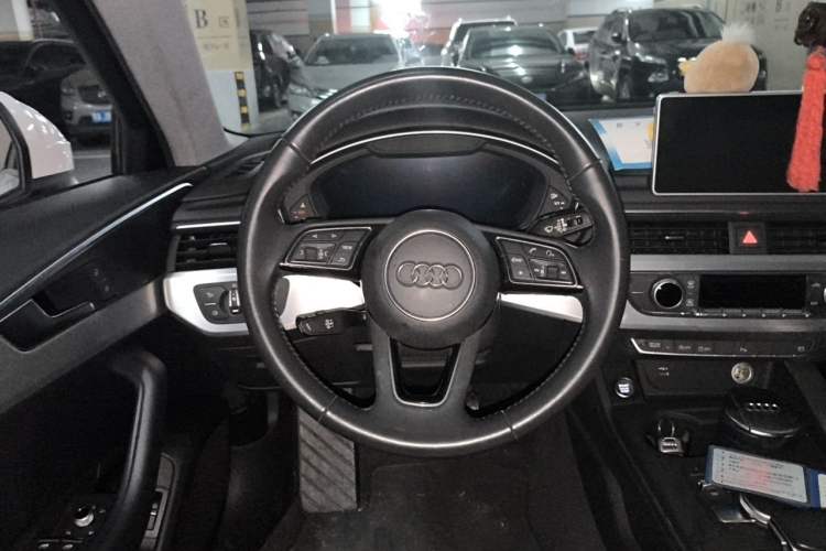 Used Audi A4L 2018 30th Anniversary Edition 40 TFSI Fashion Model Steering Wheel