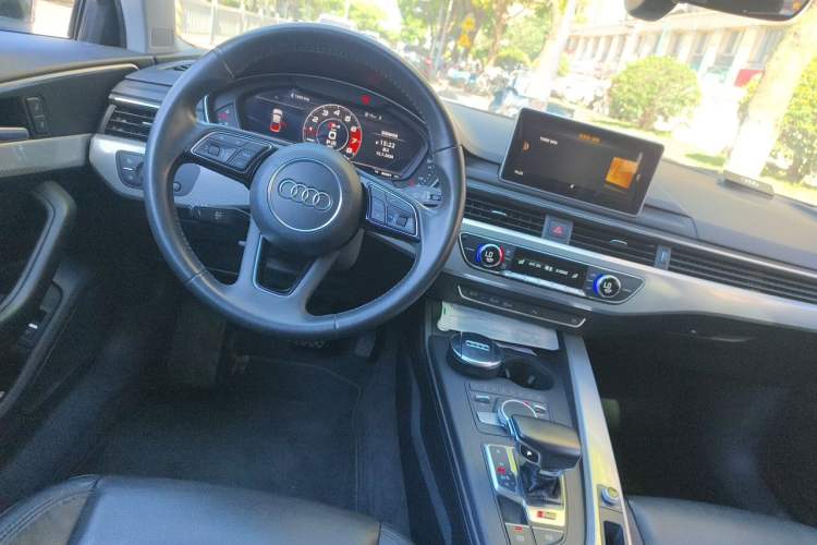 Used Audi A4L 2018 30th Anniversary Edition 40 TFSI Fashion Model Steering Wheel