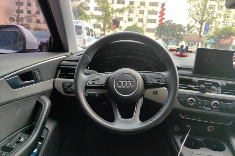 Used Audi A4L 2018 30th Anniversary Edition 40 TFSI Trendy Model Steering Wheel