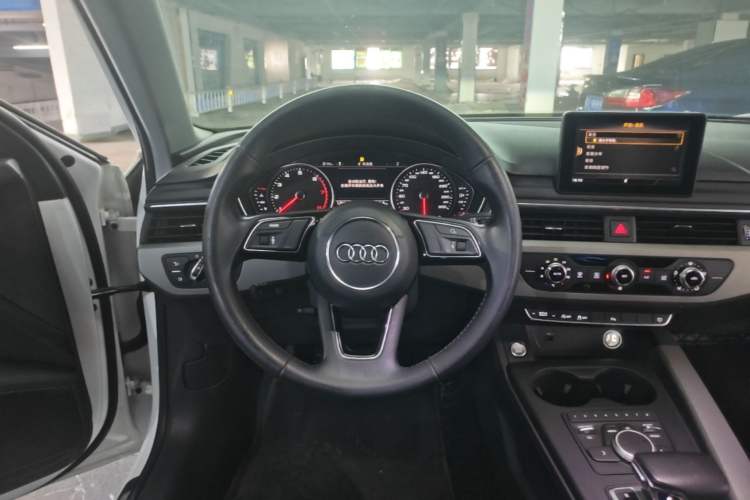 Used Audi A4L 2018 30th Anniversary Edition 40 TFSI Trendy Model Steering Wheel