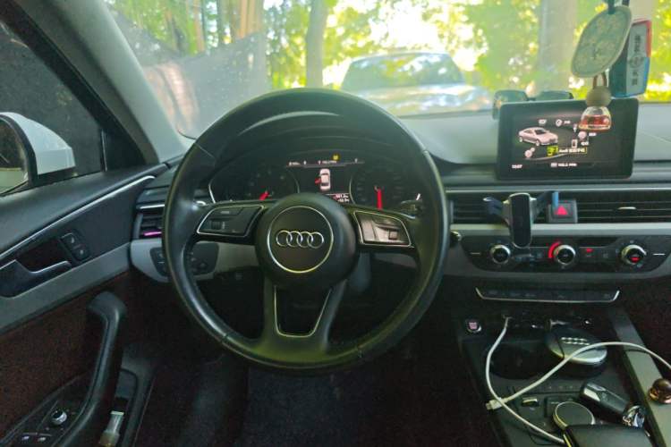Used Audi A4L 2018 30th Anniversary Edition 40 TFSI Trendy Model Steering Wheel