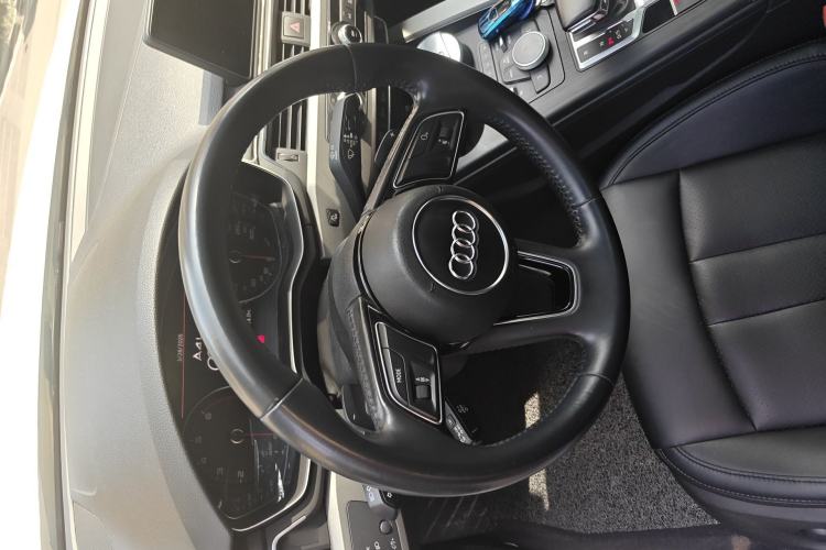Used Audi A4L 2018 30th Anniversary Edition 40 TFSI Trendy Model Steering Wheel