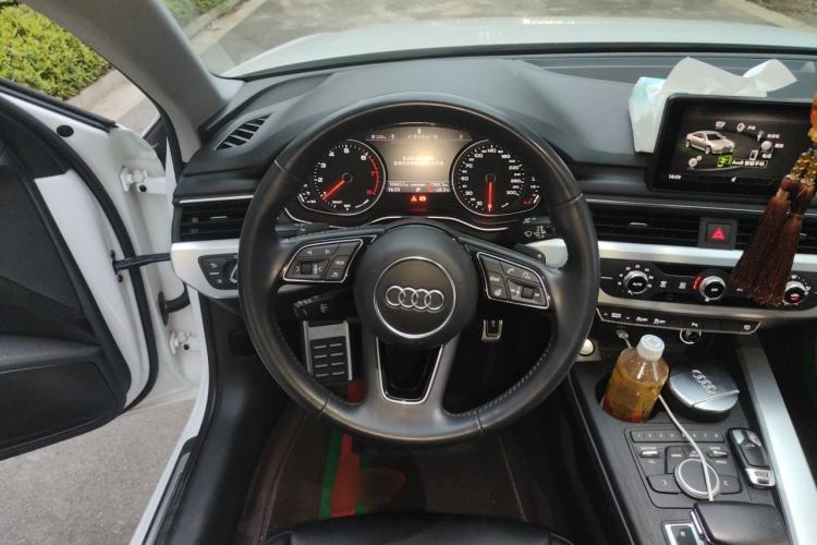 Used Audi A4L 2018 30th Anniversary Edition 40 TFSI Trendy Model Steering Wheel