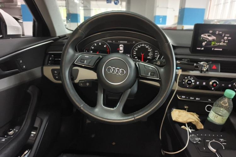 Used Audi A4L 2018 30th Anniversary Edition 40 TFSI Trendy Model Steering Wheel