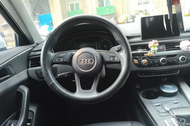 Used Audi A4L 2018 30th Anniversary Edition 40 TFSI Trendy Model Steering Wheel
