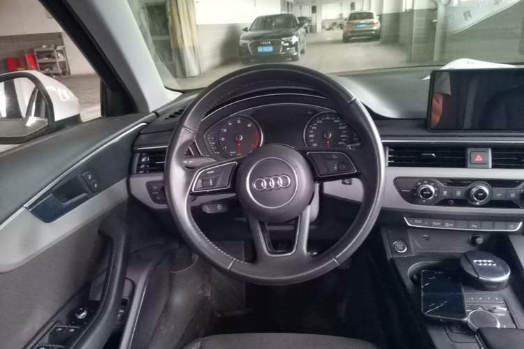 Used Audi A4L 2018 30th Anniversary Edition 40 TFSI Trendy Model Steering Wheel