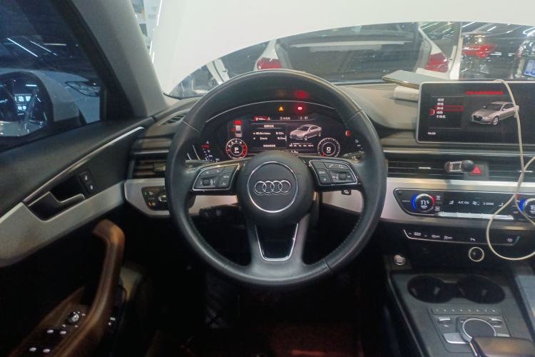 Used Audi A4L 2018 30th Anniversary Edition 40 TFSI Fashion Model Steering Wheel