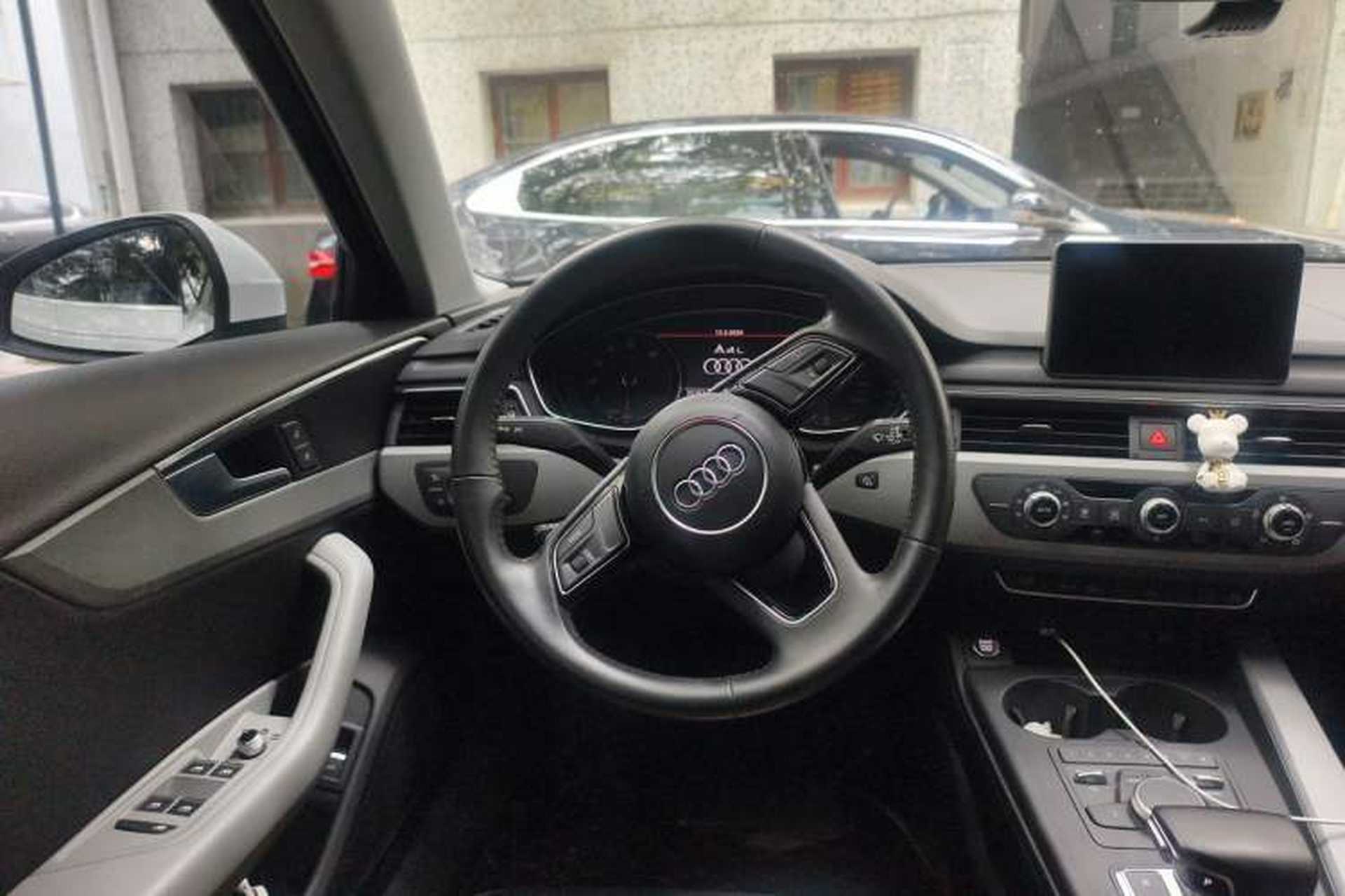 Used Audi A4L 2018 30th Anniversary Edition 40 TFSI Trendy Model Steering Wheel