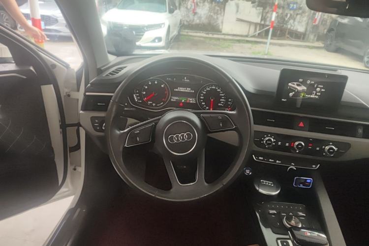 Used Audi A4L 2018 30th Anniversary Edition 40 TFSI Trendy Model Steering Wheel