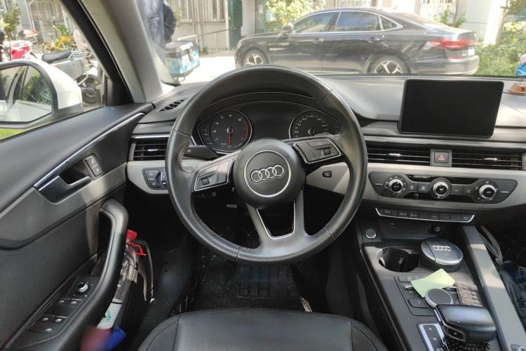 Used Audi A4L 2018 30th Anniversary Edition 40 TFSI Trendy Model Steering Wheel