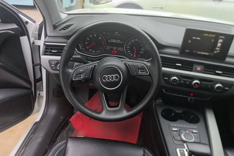 Used Audi A4L 2018 30th Anniversary Edition 40 TFSI Trendy Model Steering Wheel