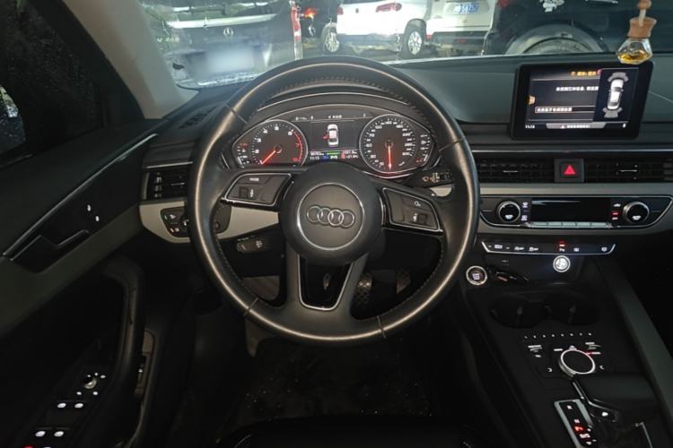 Used Audi A4L 2018 30th Anniversary Edition 40 TFSI Trendy Model Steering Wheel