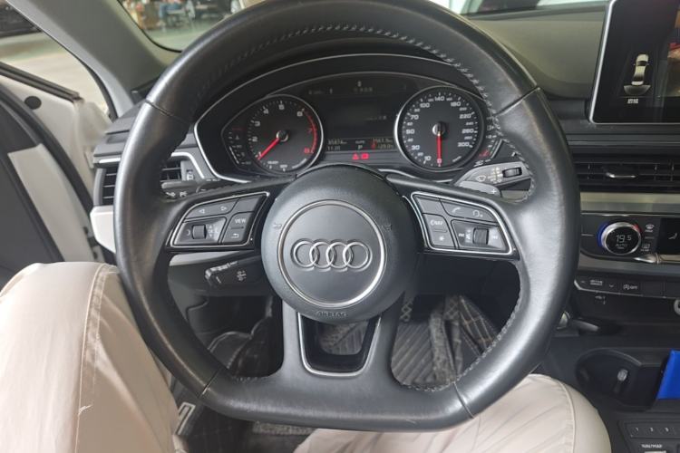 Used Audi A4L 2018 30th Anniversary Edition 45 TFSI quattro Individual Sport Edition Steering Wheel