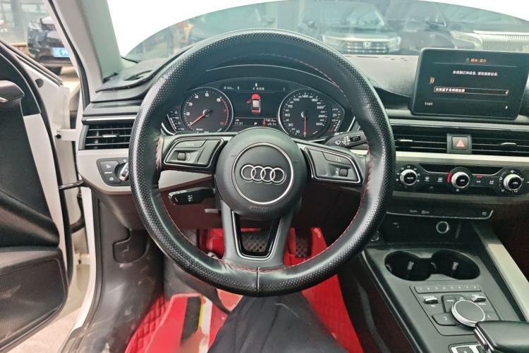 Used Audi A4L 2018 30th Anniversary Edition 30 TFSI Ambition Model Steering Wheel