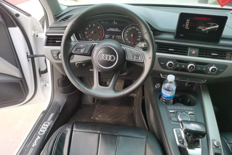 Used Audi A4L 2018 30th Anniversary Edition 40 TFSI Trendy Model Steering Wheel