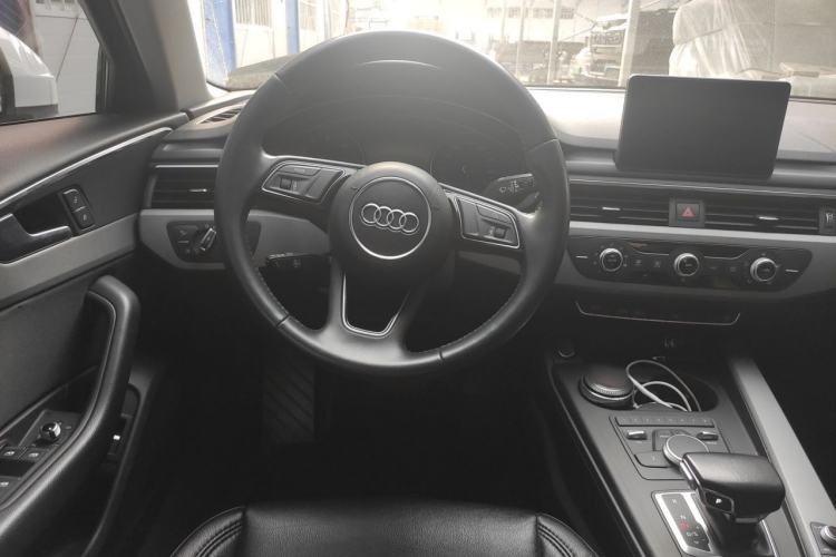 Used Audi A4L 2018 30th Anniversary Edition 40 TFSI Trendy Model Steering Wheel