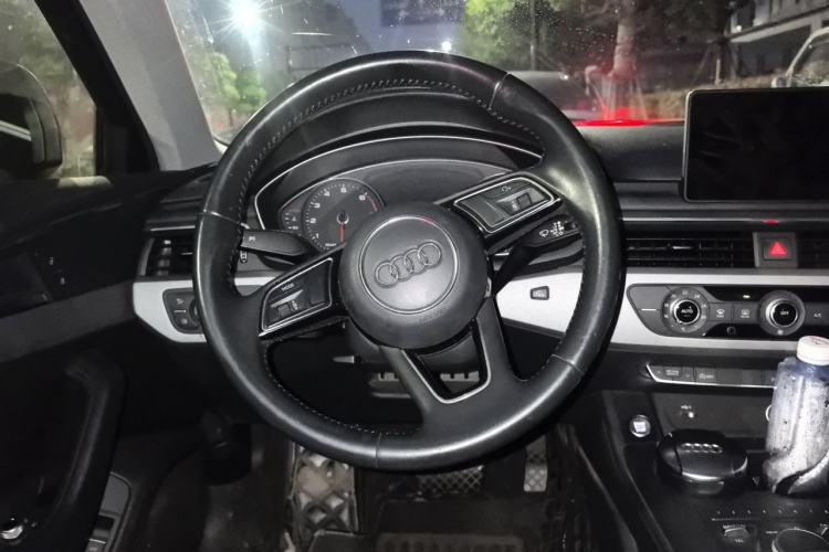 Used Audi A4L 2018 30th Anniversary Edition 40 TFSI Trendy Model Steering Wheel