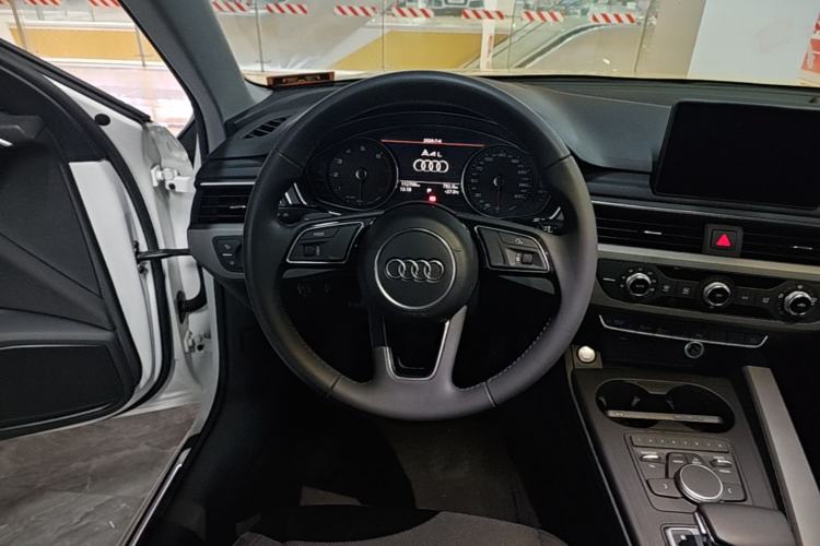 Used Audi A4L 2018 30th Anniversary Edition 40 TFSI Trendy Model Steering Wheel
