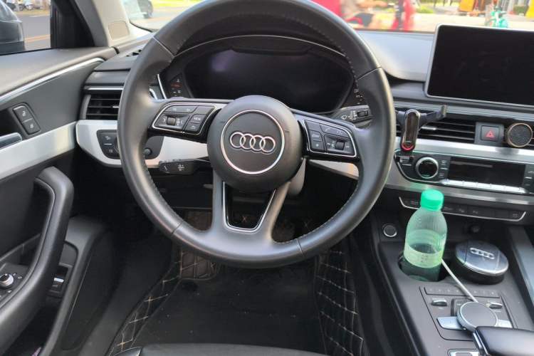 Used Audi A4L 2018 30th Anniversary Edition 40 TFSI Fashion Model Steering Wheel