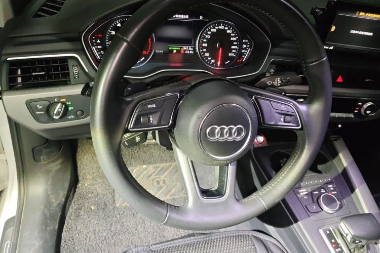 Used Audi A4L 2018 30th Anniversary Edition 40 TFSI Trendy Model Steering Wheel