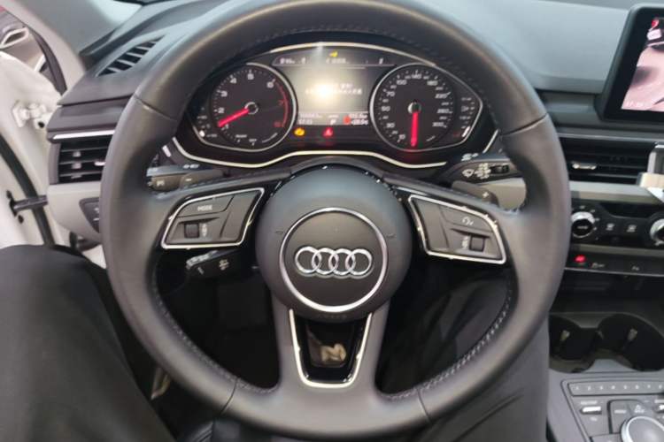 Used Audi A4L 2018 30th Anniversary Edition 40 TFSI Trendy Model Steering Wheel
