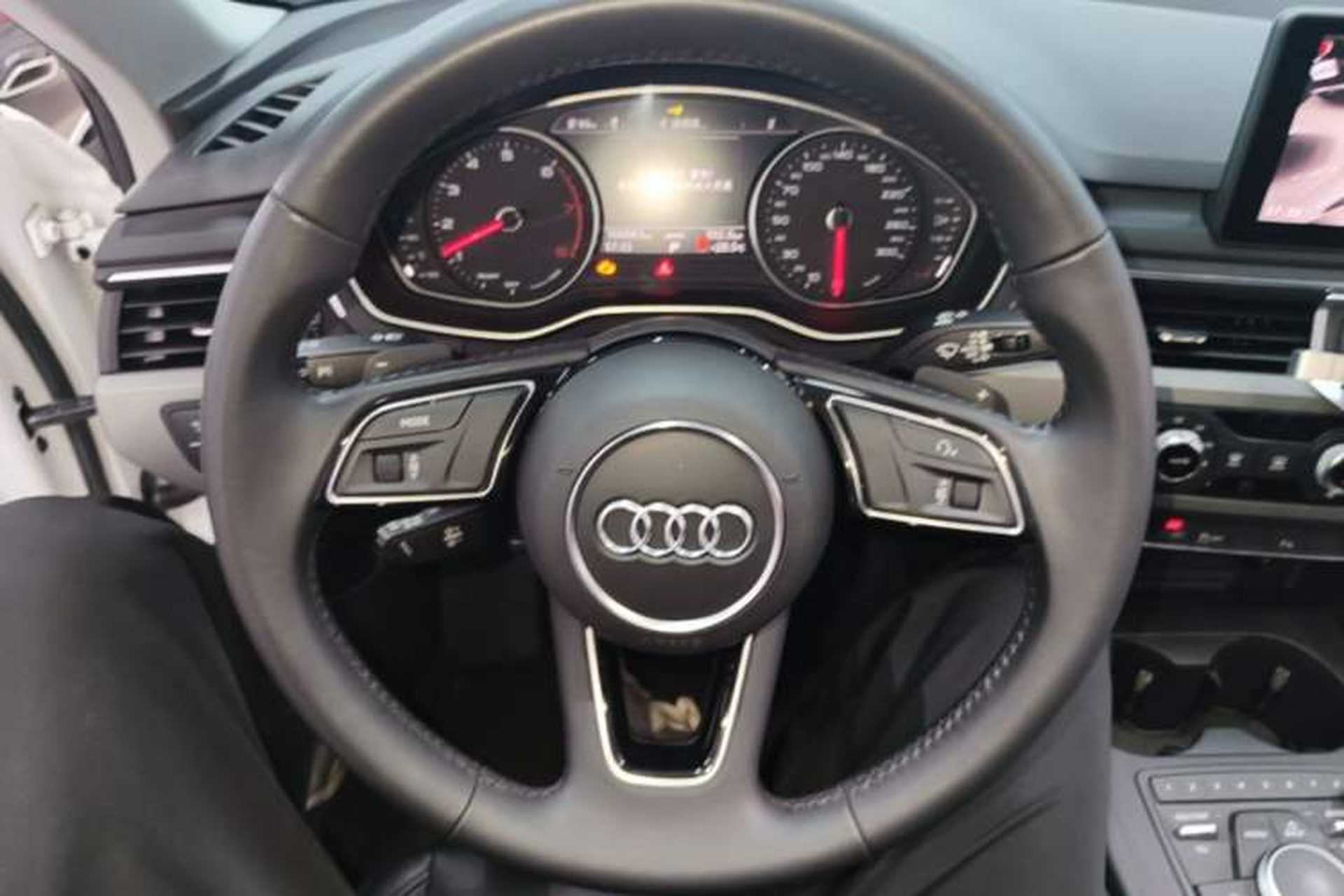 Used Audi A4L 2018 30th Anniversary Edition 40 TFSI Trendy Model Steering Wheel