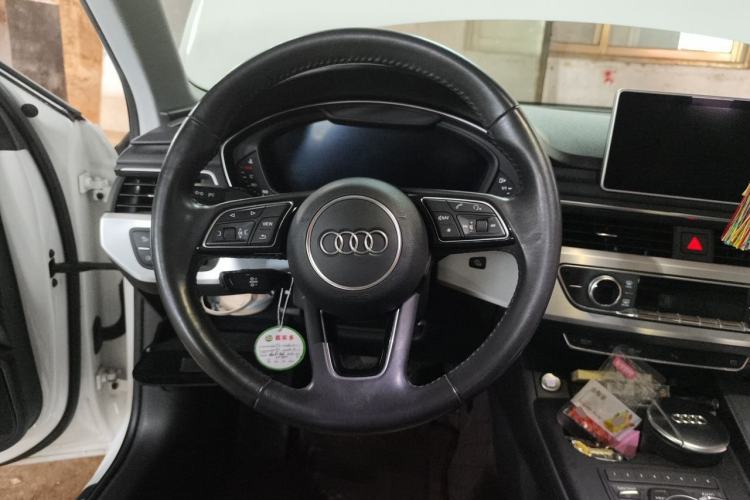Used Audi A4L 2018 30th Anniversary Edition 40 TFSI Fashion Model Steering Wheel