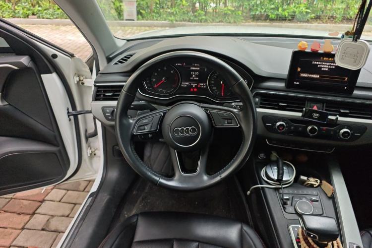Used Audi A4L 2018 30th Anniversary Edition 40 TFSI Trendy Model Steering Wheel
