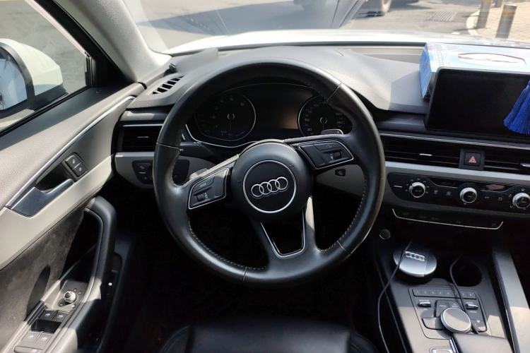 Used Audi A4L 2018 30th Anniversary Edition 40 TFSI Trendy Model Steering Wheel