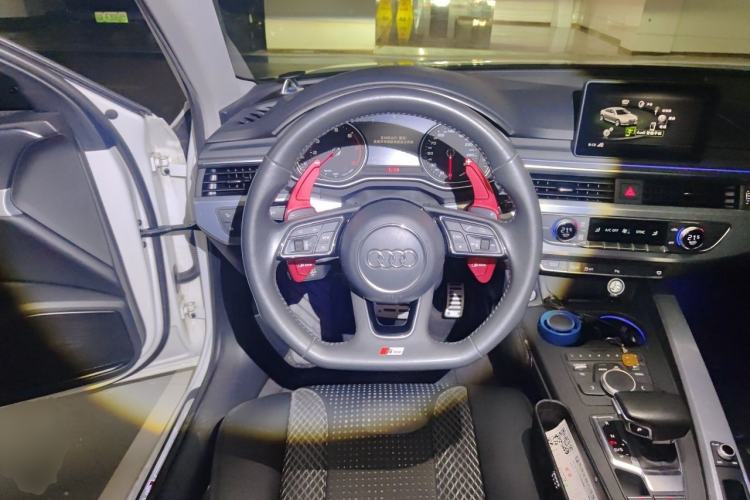 Used Audi A4L 2018 30th Anniversary Edition 45 TFSI quattro Individual Sport Edition Steering Wheel