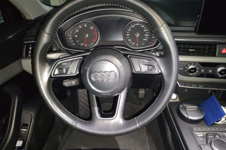Used Audi A4L 2018 30th Anniversary Edition 30 TFSI Ambition Model Steering Wheel