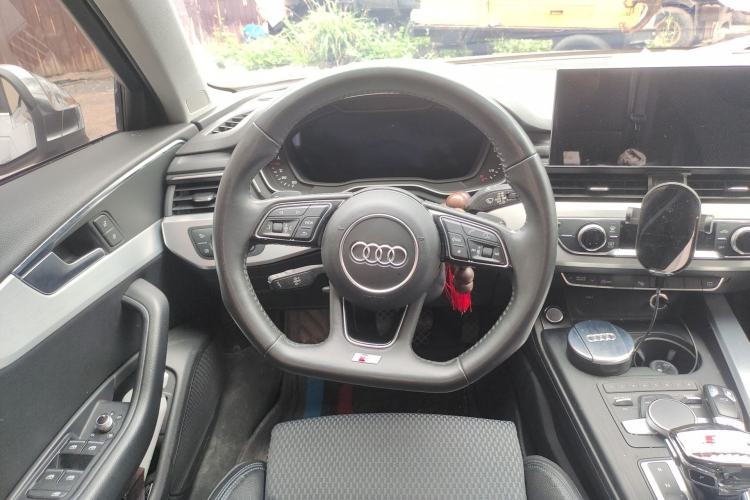Used Audi A4L 2018 30th Anniversary Edition 40 TFSI Sport Edition Steering Wheel