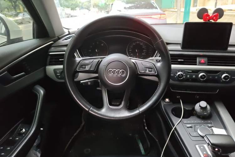 Used Audi A4L 2018 30th Anniversary Edition 40 TFSI Trendy Model Steering Wheel
