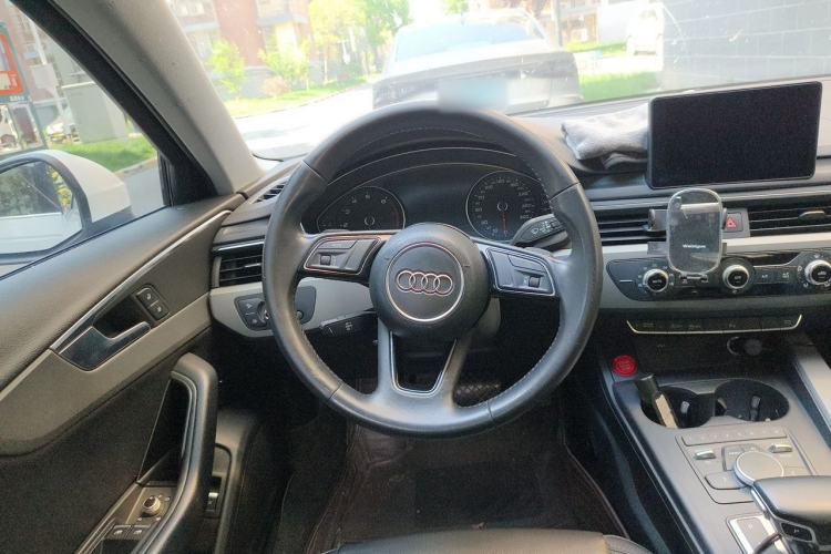 Used Audi A4L 2018 30th Anniversary Edition 40 TFSI Fashion Model Steering Wheel