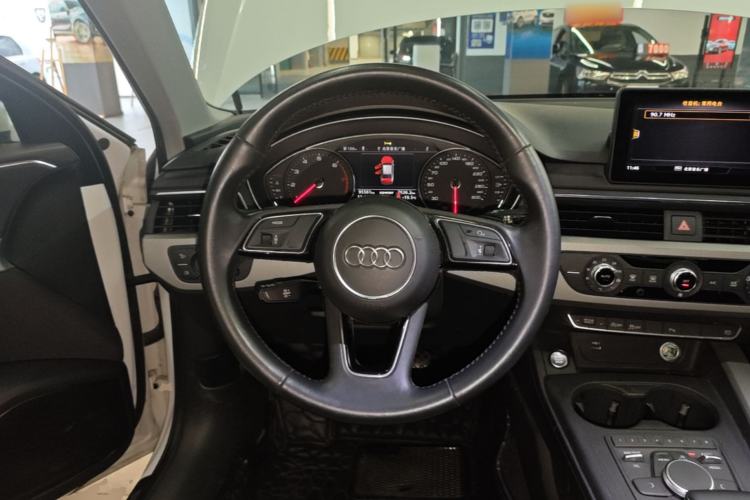 Used Audi A4L 2018 30th Anniversary Edition 40 TFSI Trendy Model Steering Wheel
