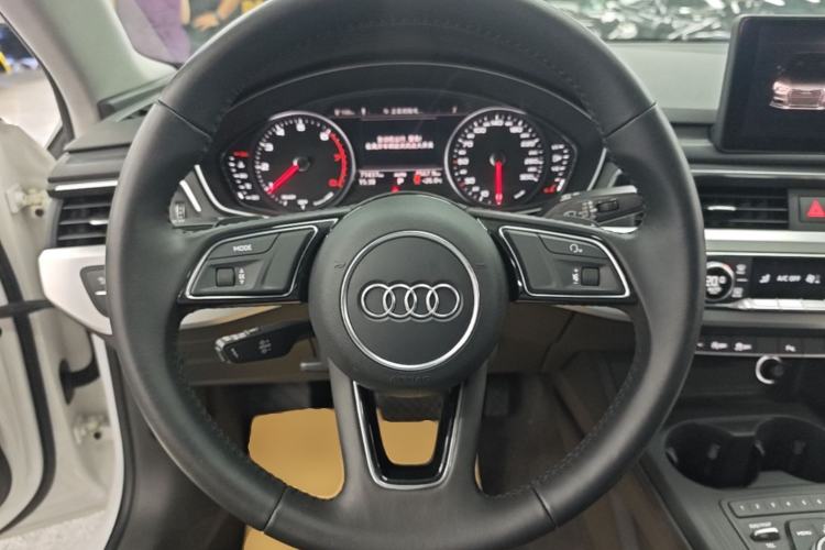 Used Audi A4L 2018 30th Anniversary Edition 40 TFSI Trendy Model Steering Wheel